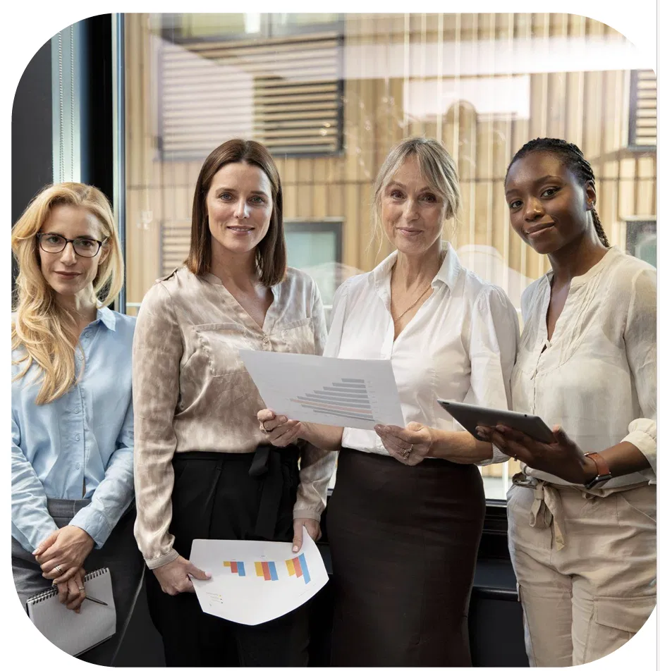 Equipe de consultantes analysant une stratégie d'affaires